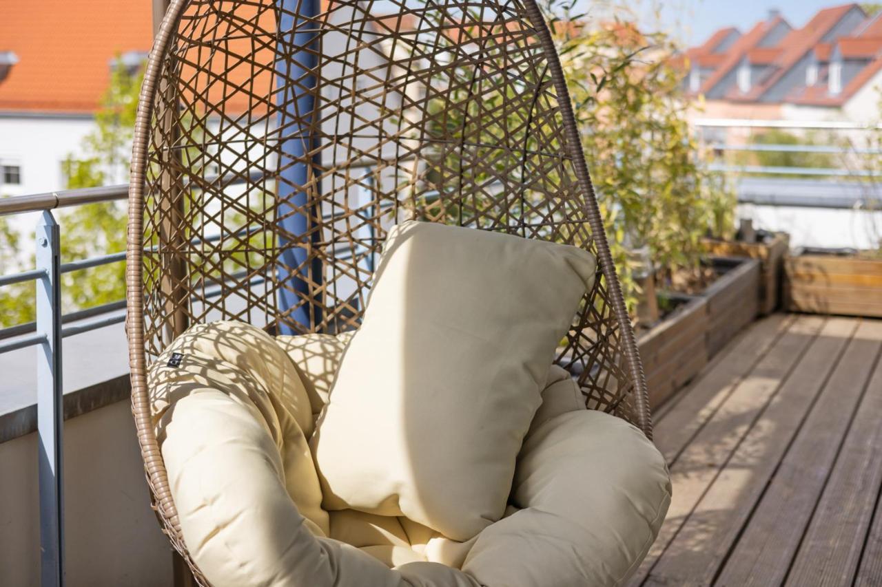 BRIGHT: The PENTHOUSE - Jacuzzi - BBQ - Parkplatz/Parking Apartment Augsburg Bagian luar foto