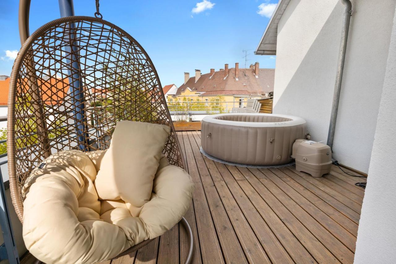 BRIGHT: The PENTHOUSE - Jacuzzi - BBQ - Parkplatz/Parking Apartment Augsburg Bagian luar foto