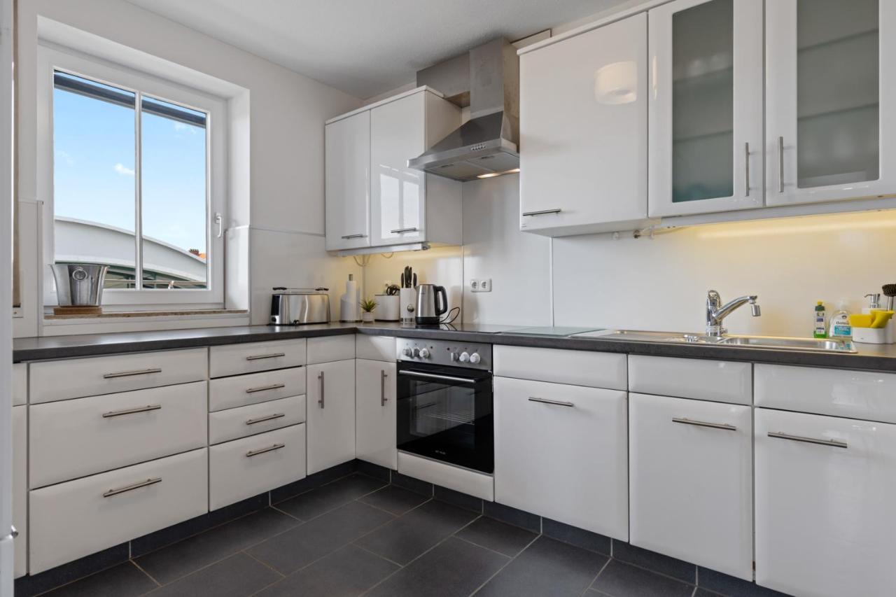 BRIGHT: The PENTHOUSE - Jacuzzi - BBQ - Parkplatz/Parking Apartment Augsburg Bagian luar foto