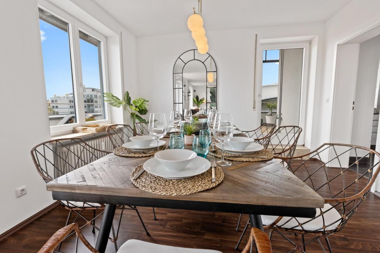 BRIGHT: The PENTHOUSE - Jacuzzi - BBQ - Parkplatz/Parking Apartment Augsburg Bagian luar foto