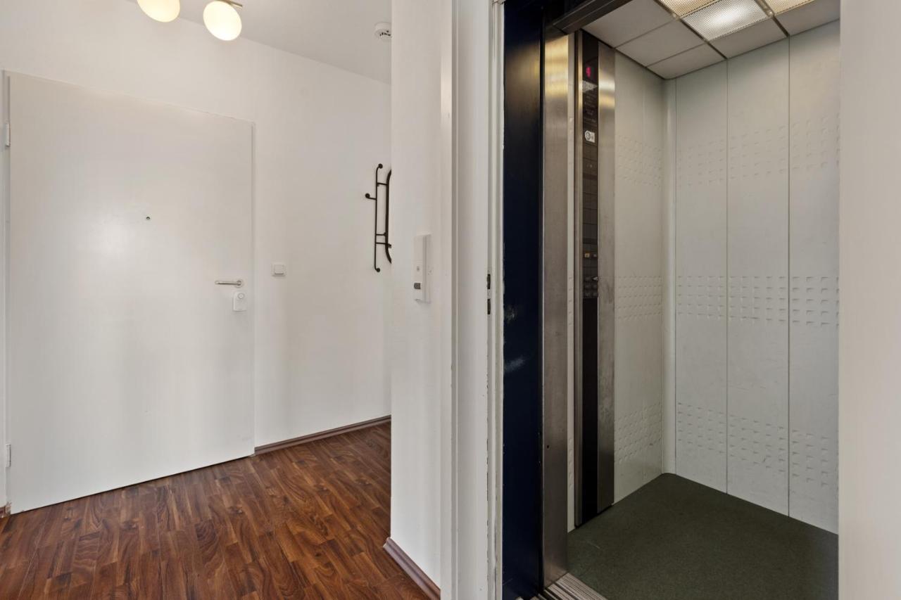 BRIGHT: The PENTHOUSE - Jacuzzi - BBQ - Parkplatz/Parking Apartment Augsburg Bagian luar foto