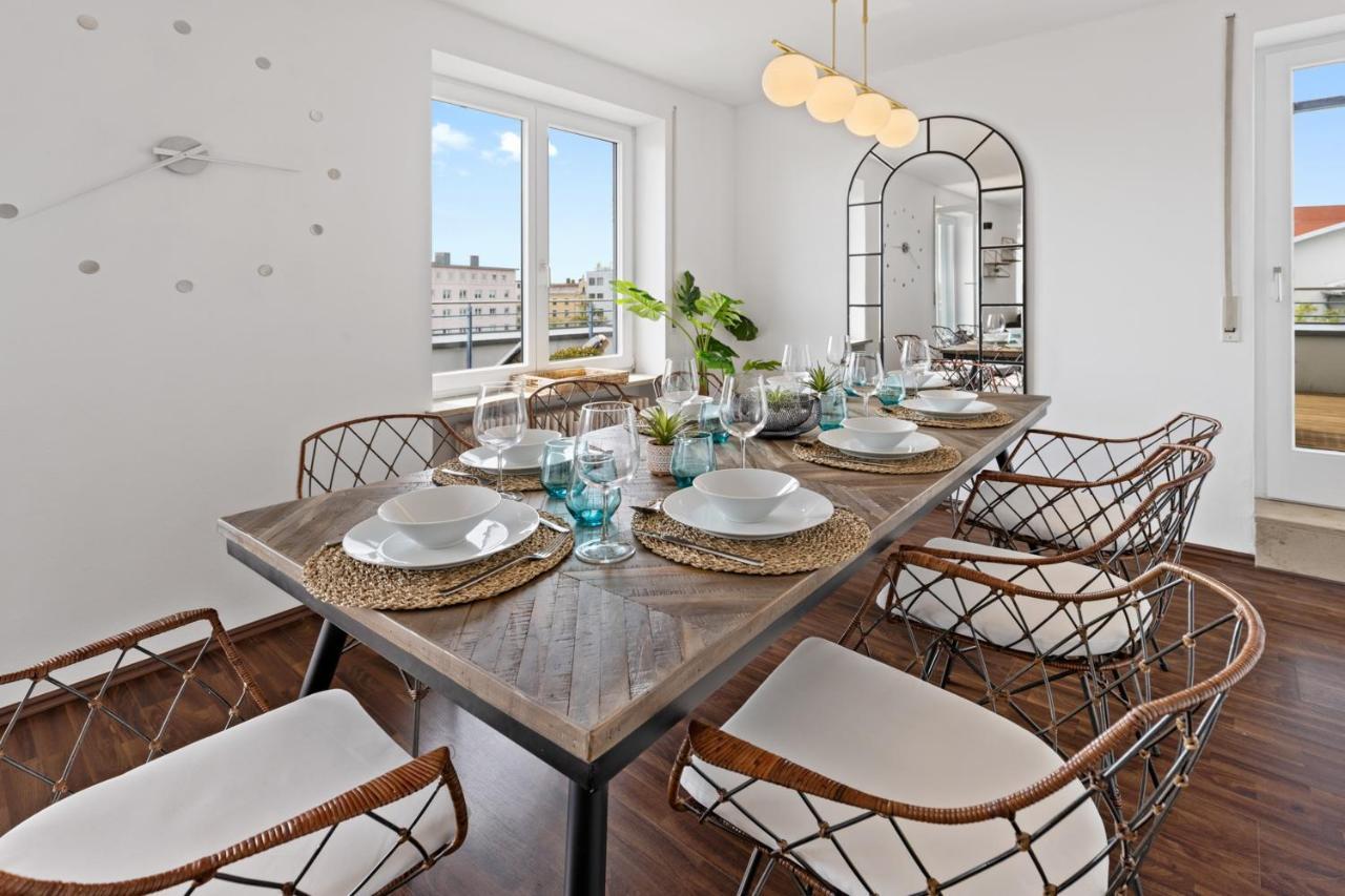 BRIGHT: The PENTHOUSE - Jacuzzi - BBQ - Parkplatz/Parking Apartment Augsburg Bagian luar foto