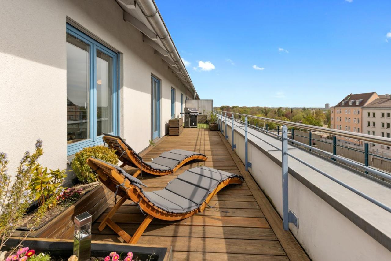 BRIGHT: The PENTHOUSE - Jacuzzi - BBQ - Parkplatz/Parking Apartment Augsburg Bagian luar foto